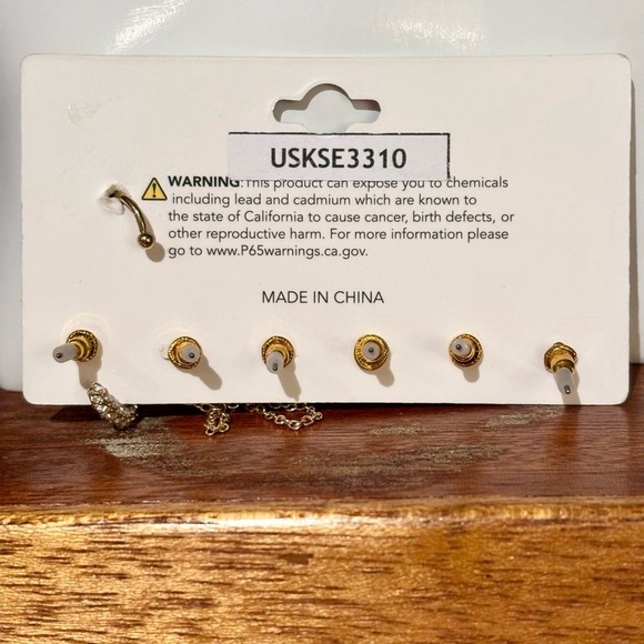2/$15 - Fashion Nova Mixed Earring Set - Gold Tone - Never worn - Picture 5 of 6
